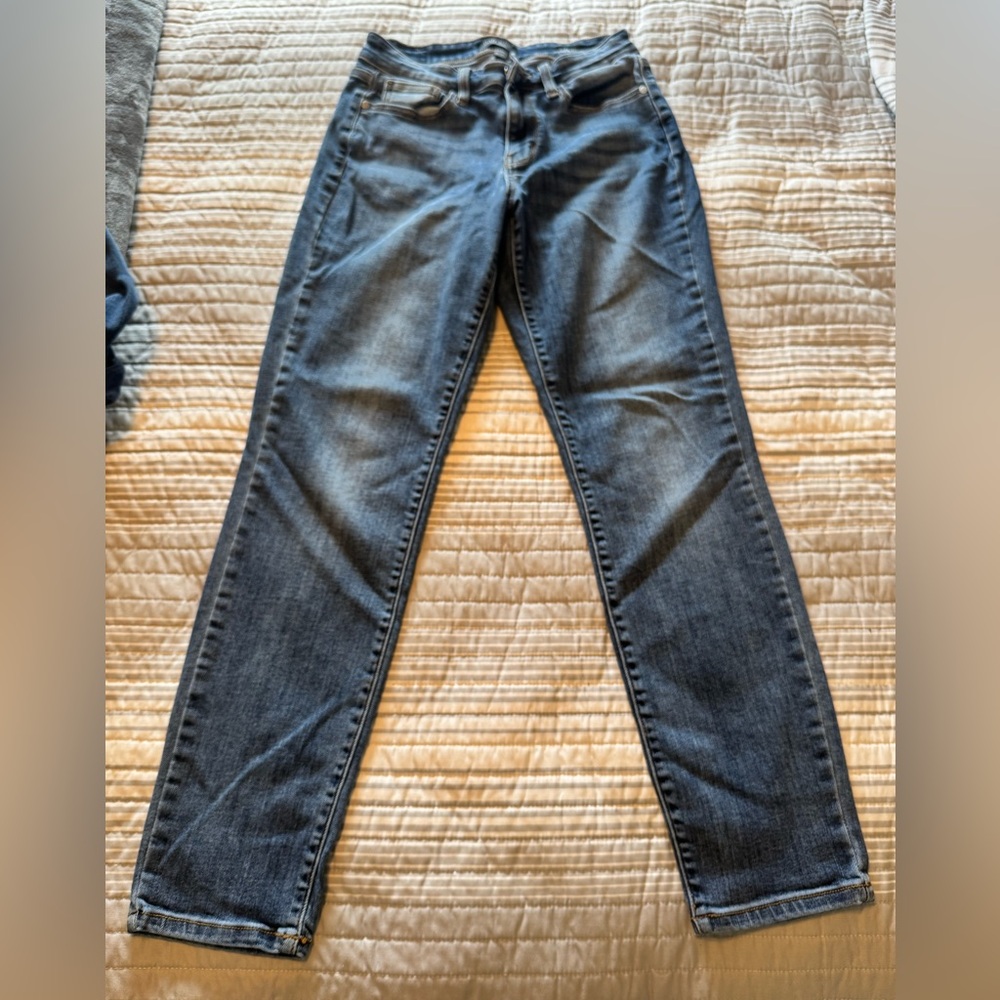 Judy Blue Medium Blue Straight Leg Jeans